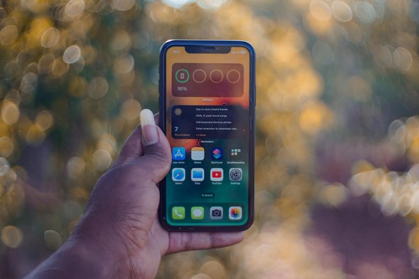 Quels sont les défis de la création d'un jeu de stratégie en temps réel avec des scénarios géopolitiques?